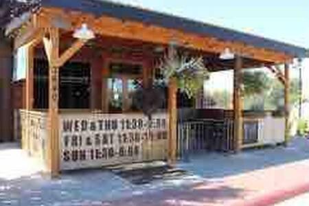 Country Charmer Single Story Cottage Pet Friendly Loomis ภายนอก รูปภาพ