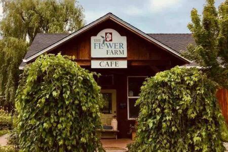 Country Charmer Single Story Cottage Pet Friendly Loomis ภายนอก รูปภาพ